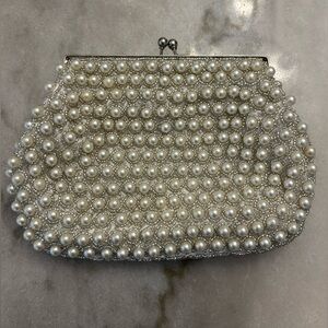 Lulu's Pearl Clutch
